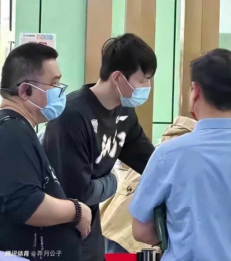 “我不希望夺走斯图加特球迷对球队本赛季出色表现所感到的快乐，每个人都应该享受这一刻。